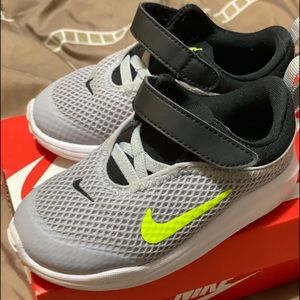 Toddler Nike sneakers size 7
